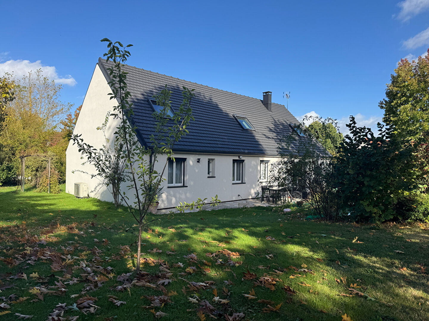 Photo Agréable maison entièrement rénovée  Secteur La Queue Lez Yvelines / Garancieres 7 pièces  224 m2 image 1/6