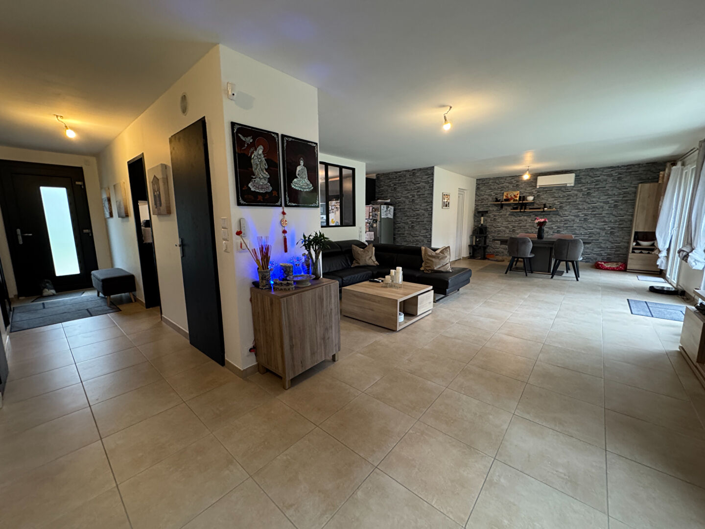 Photo Agréable maison entièrement rénovée  Secteur La Queue Lez Yvelines / Garancieres 7 pièces  224 m2 image 3/6