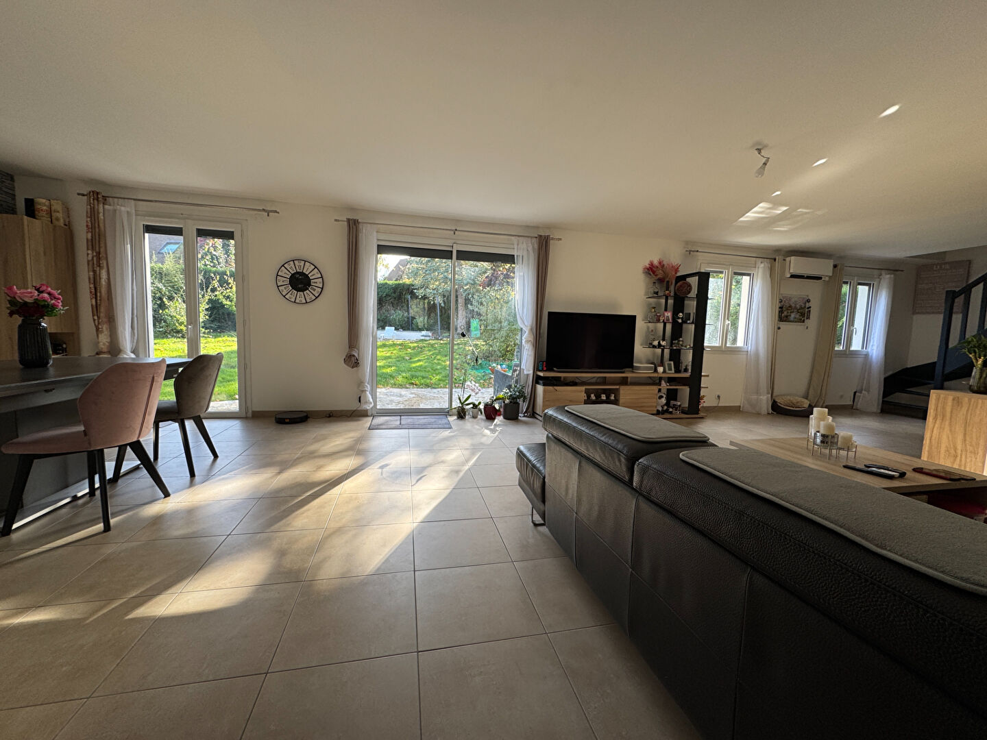 Photo Agréable maison entièrement rénovée  Secteur La Queue Lez Yvelines / Garancieres 7 pièces  224 m2 image 4/6