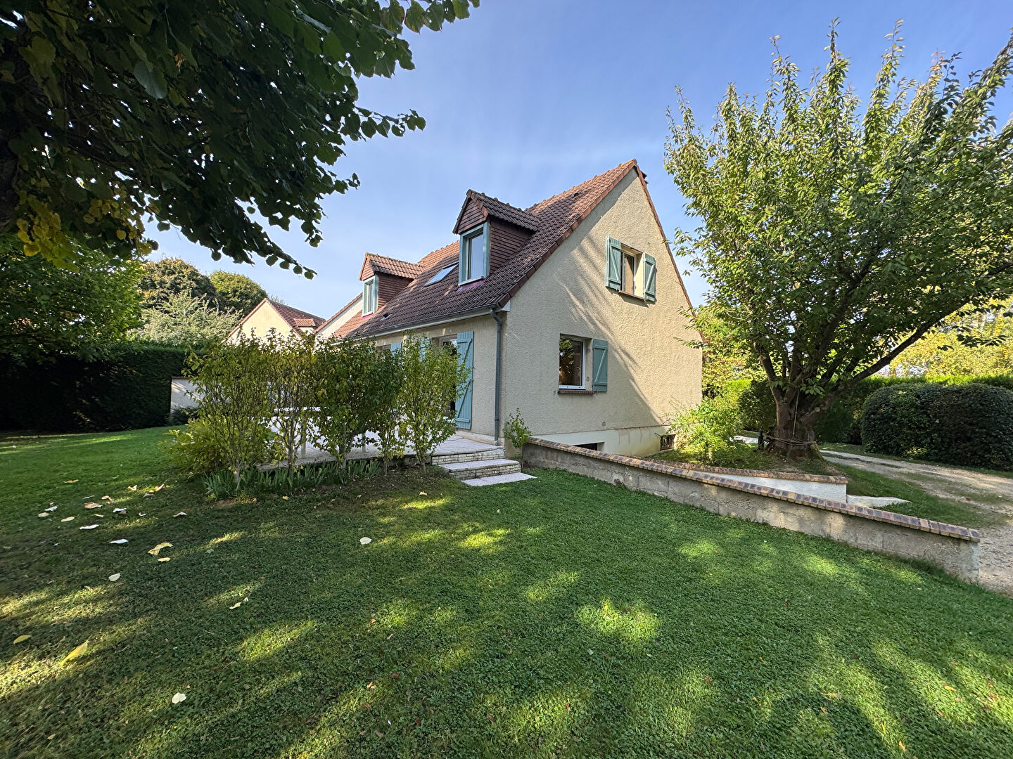 Jolie maison traditionnelle avec beau jardin Montfort l 'Amaury Méré 6 pièces  130 m2