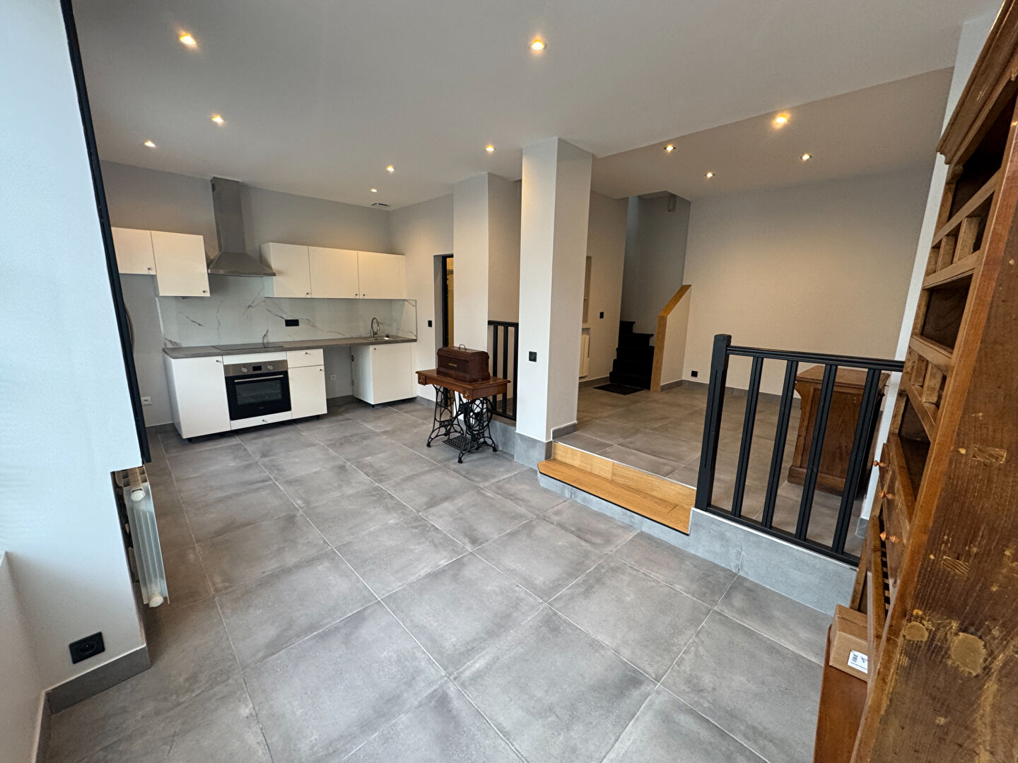 Photo Jolie maison ancienne de ville avec terrasse , entièrement rénovée  Jouars Pontchartrain 4 pièces 62 m2 image 2/6