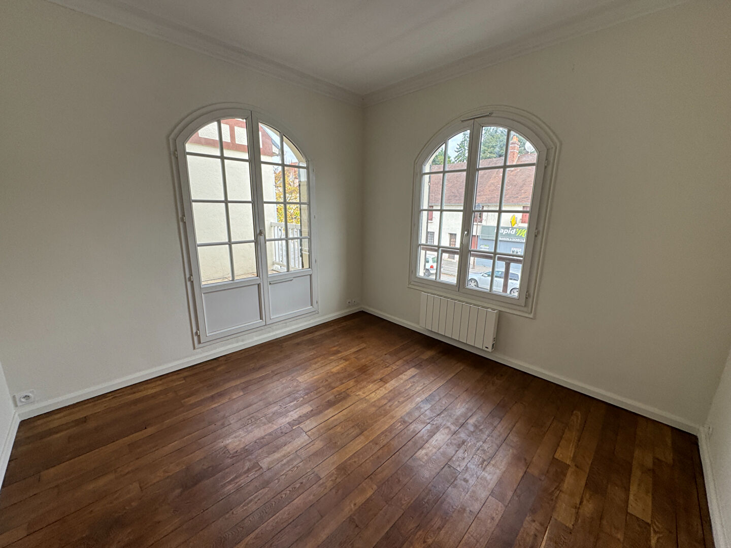 Photo Jolie maison ancienne de ville avec terrasse , entièrement rénovée  Jouars Pontchartrain 4 pièces 62 m2 image 4/6