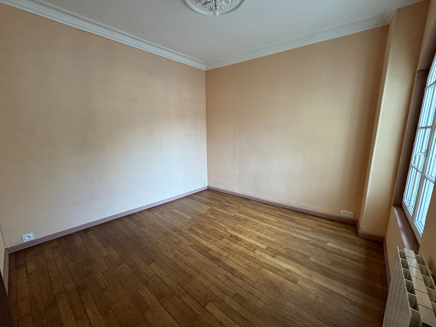 Photo Jolie maison ancienne de ville avec terrasse , entièrement rénovée  Jouars Pontchartrain 4 pièces 62 m2 image 5/6