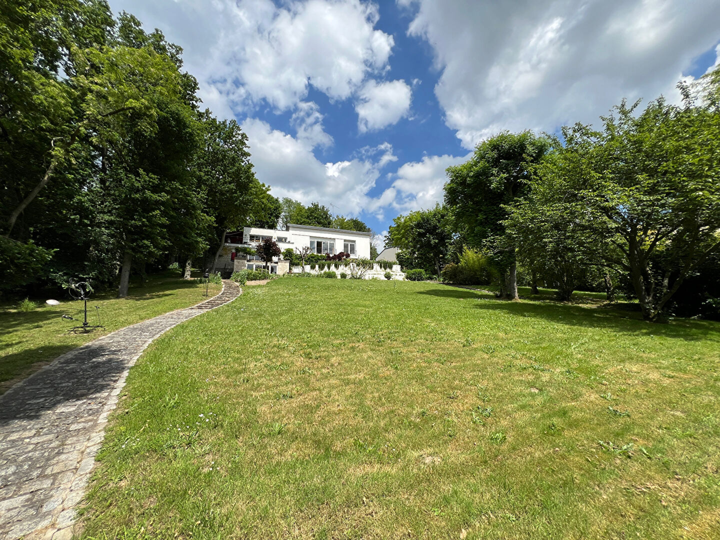 Maison d'Architecte avec environnement exceptionnel , piscine chauffée intérieur et 2 dépendances Villiers Saint Frédéric 10 pièces 65 m2