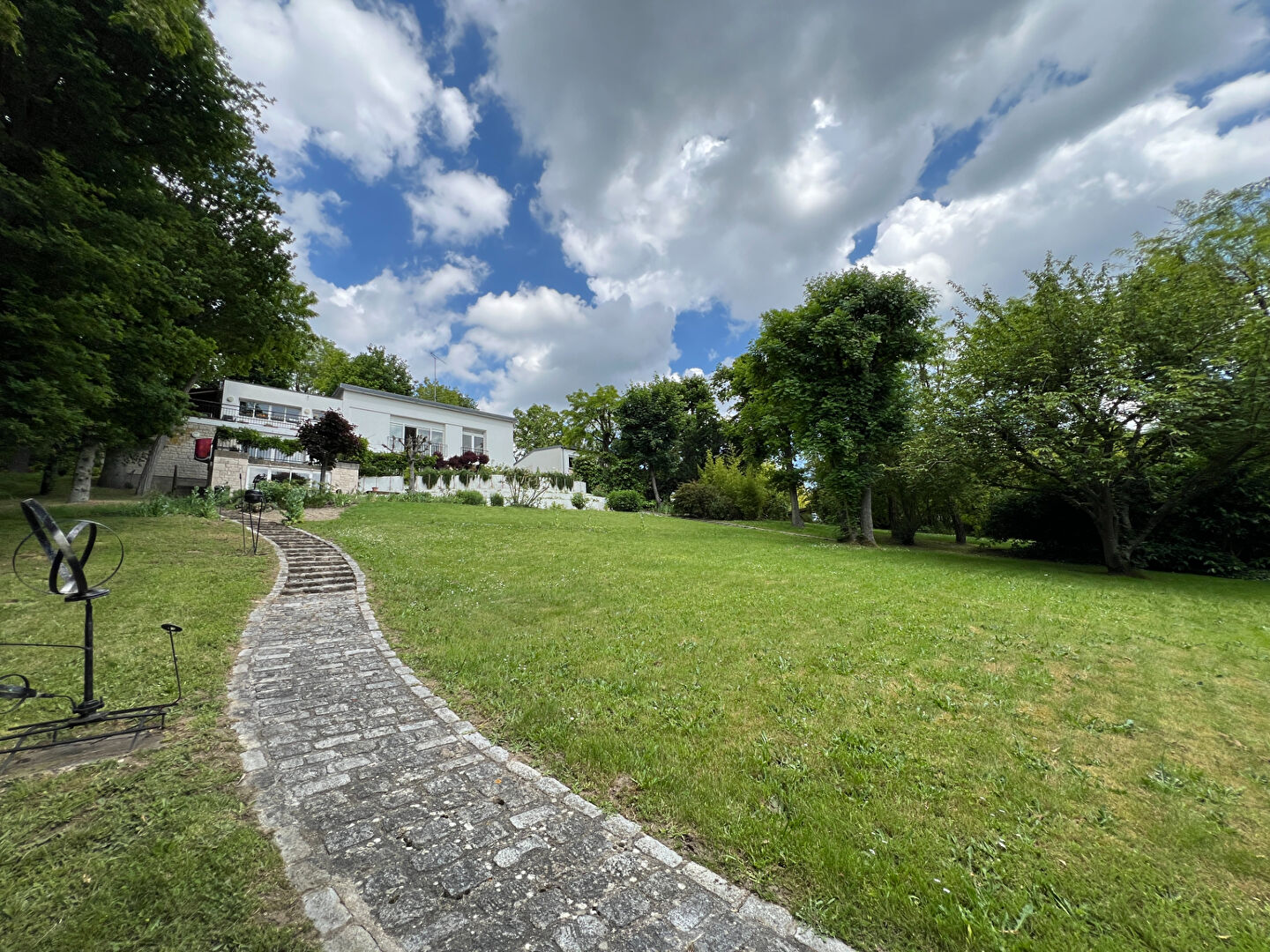 Maison d'Architecte avec environnement exceptionnel , piscine chauffée intérieur et 2 dépendances Villiers Saint Frédéric 10 pièces 65 m2