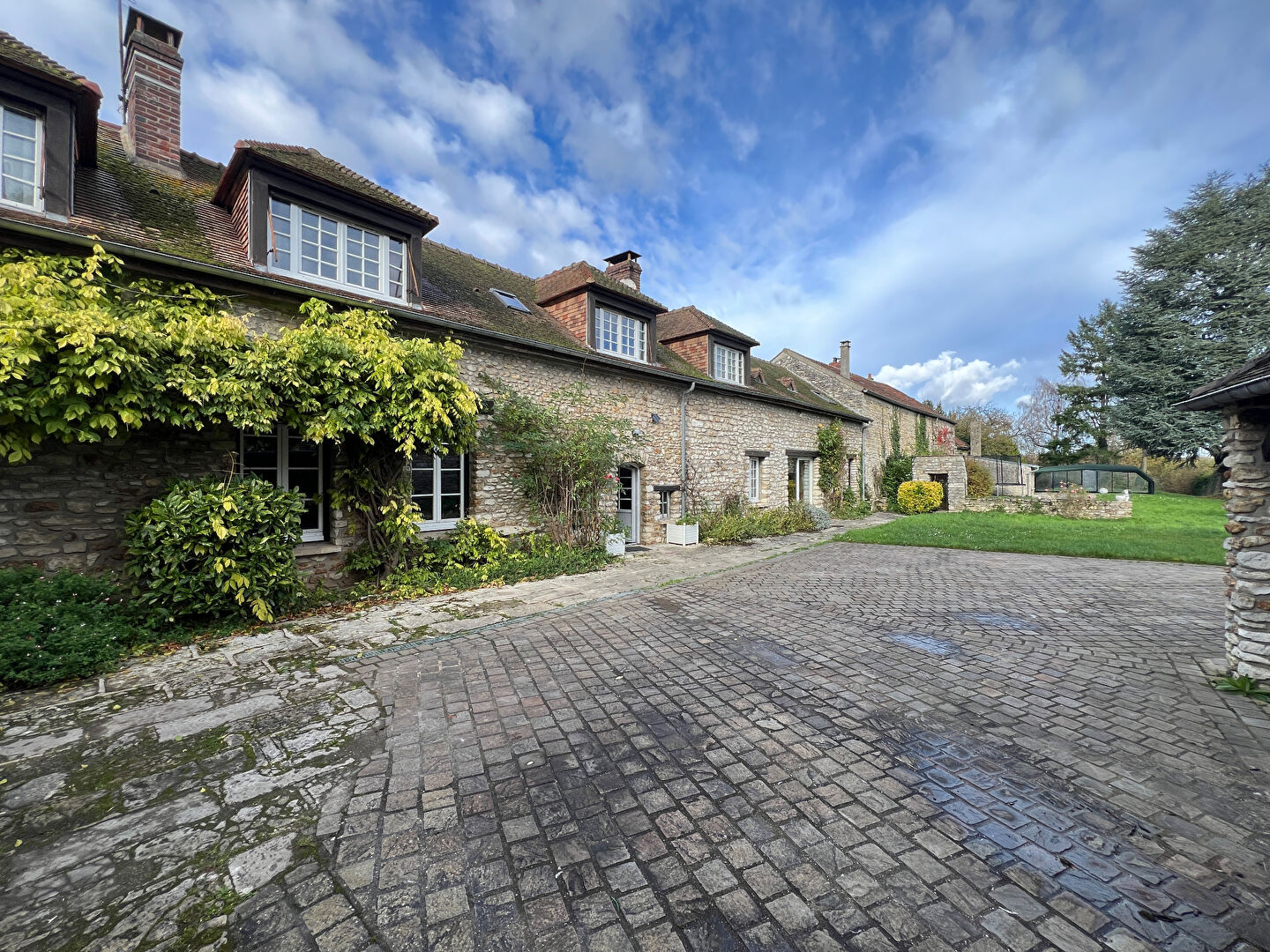 Jolie maison ancienne proche AUTEUIL /AUTOUILLET  7 pièces 240 m2