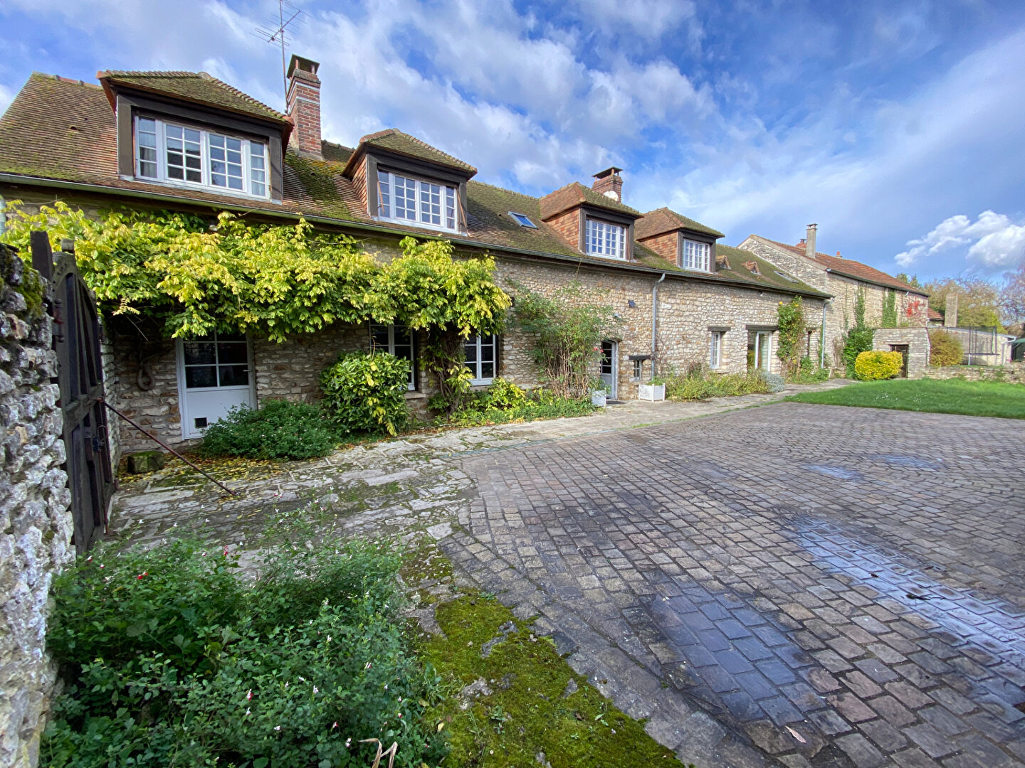 Photo Jolie maison ancienne proche AUTEUIL /AUTOUILLET  7 pièces 240 m2 image 1/6