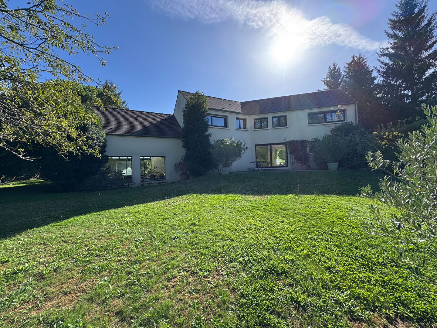 Maison d'Architecte avec piscine intérieur et très bel environnement Montfort /Méré 10 pièces 240 m2