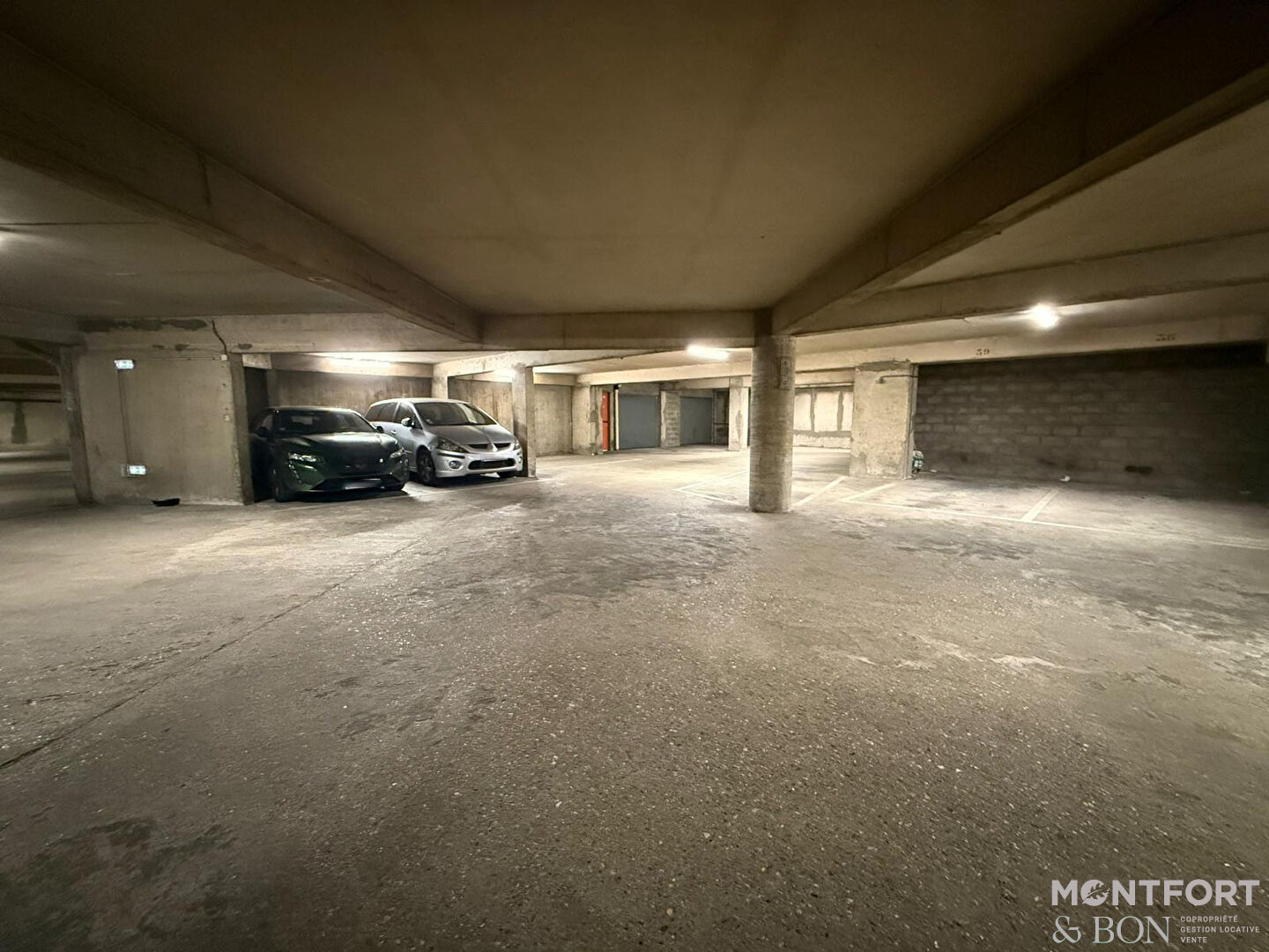 Photo Parking Paris 10 m² image 2/2