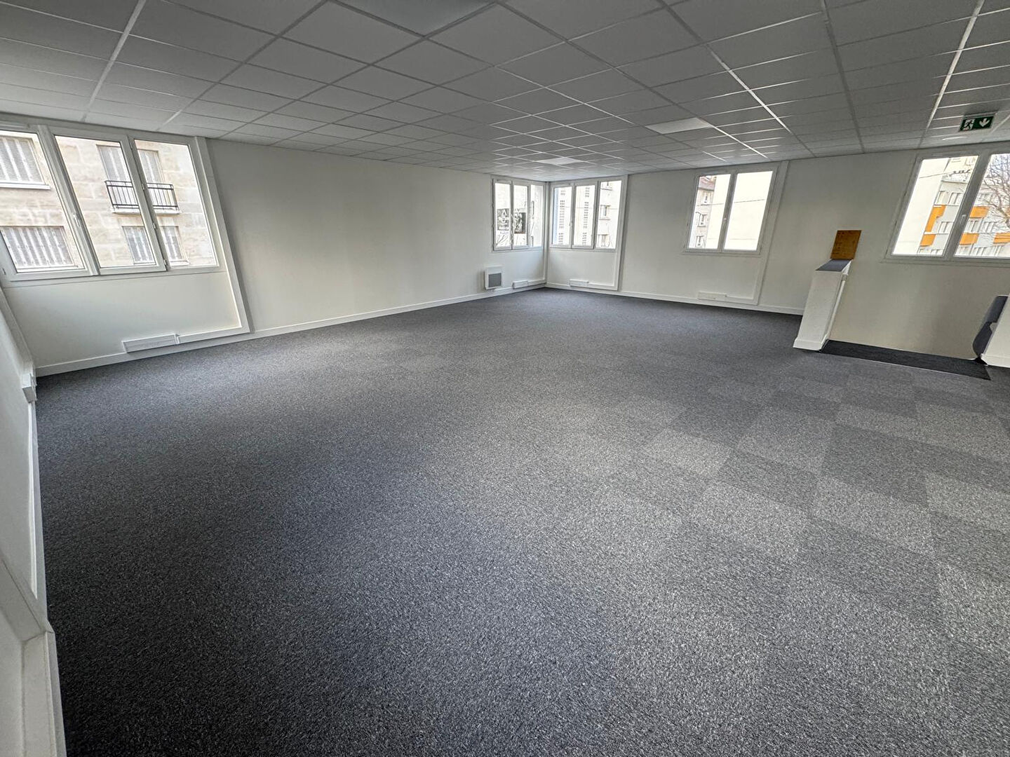 Photo Bureau / Open Space - Centre-ville Gare - Noisy le Sec image 4/6