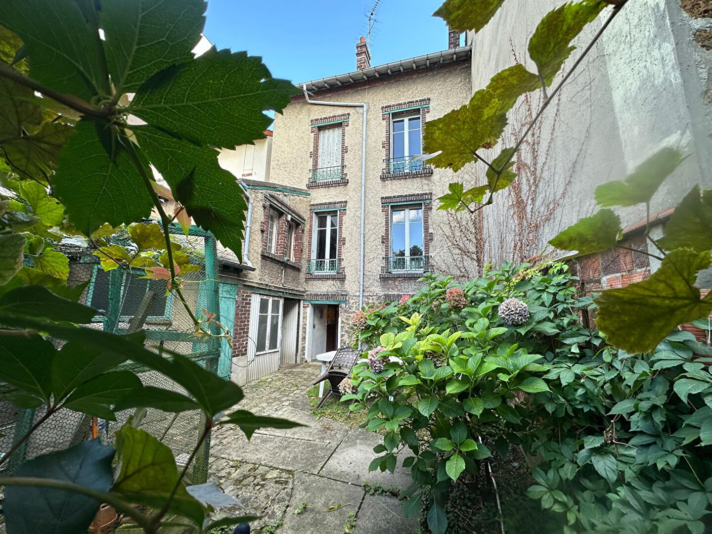 Noisy-le-Sec - Maison - Terrain 850m² - (Parking possible)