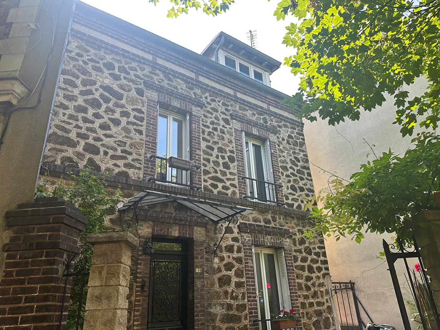 Photo Noisy le Sec  Maison Meulière 4 pièces Jardin image 2/6