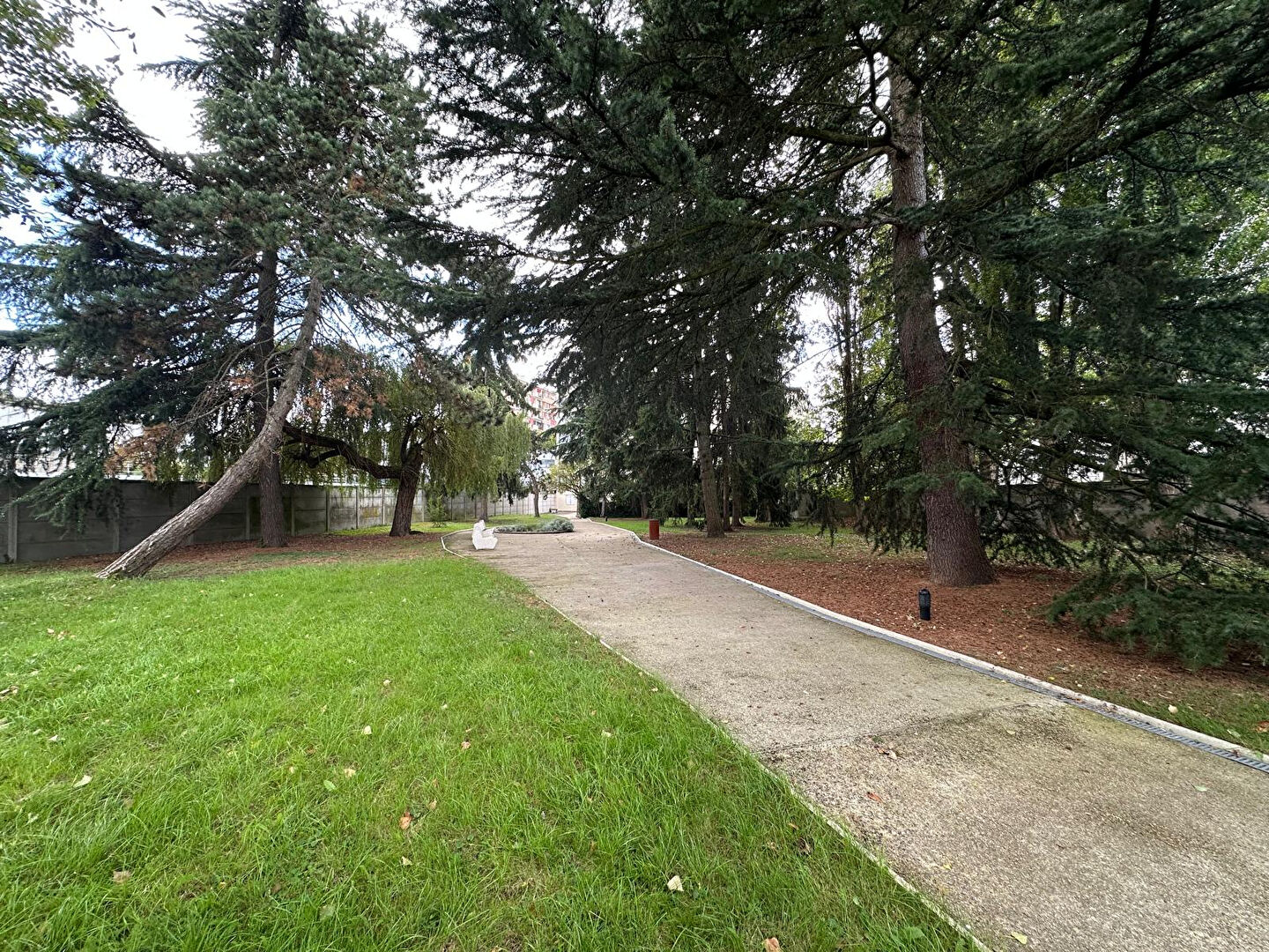 Photo Appartement 4 pièces à louer à Romainville - Secteur Hôpital André Grégoire image 2/6