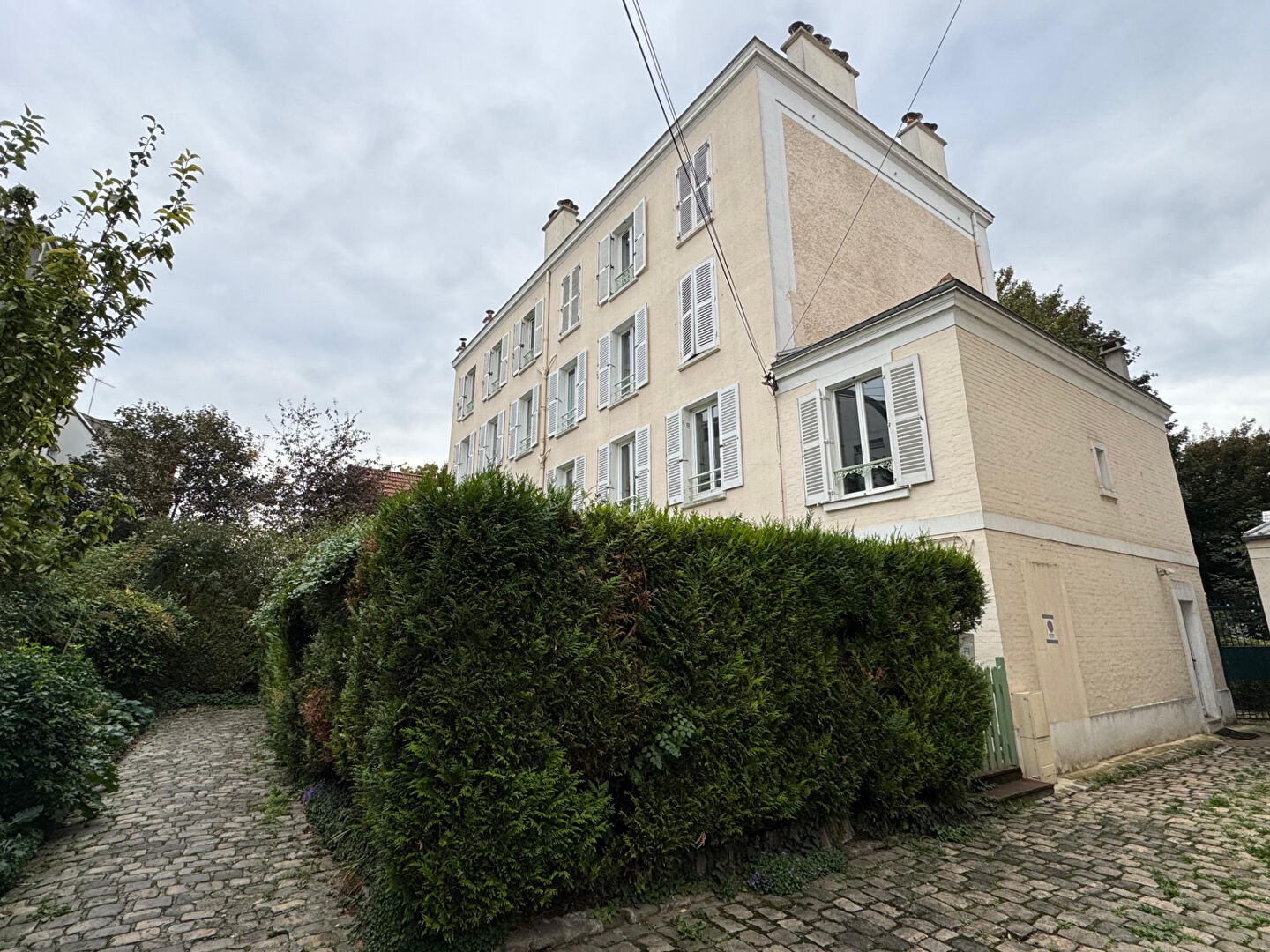 Noisy Le Sec - T1 de 26.36 m² - Gare RER - DPE D