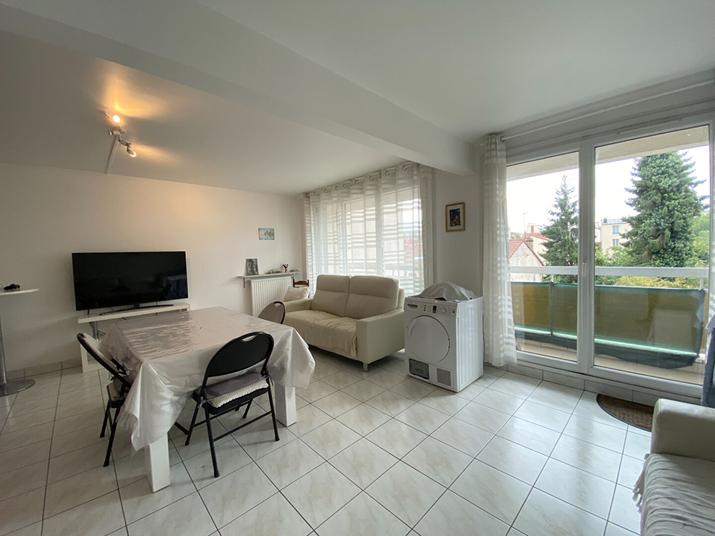 Photo Appartement Noisy Le Sec 5 pièces 4 chambres 98 m2 balcon image 3/6