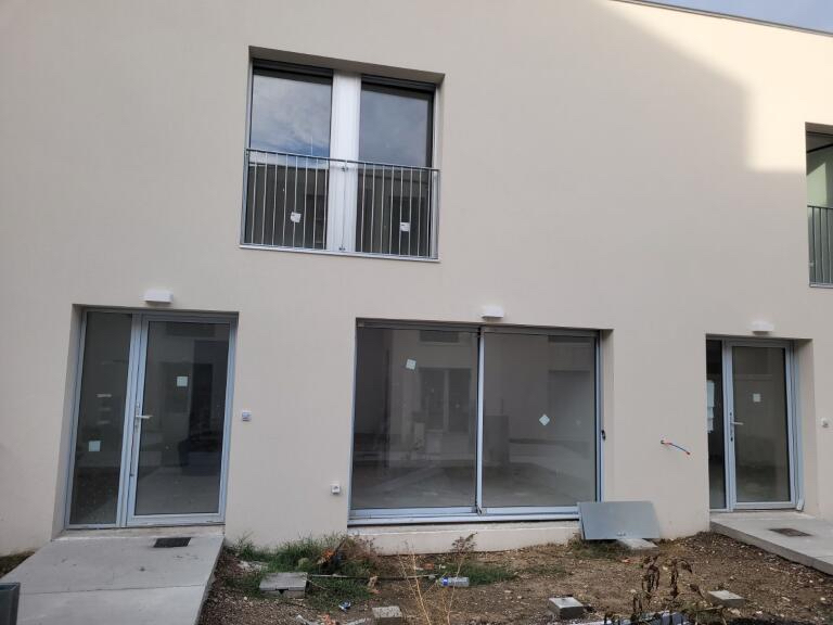 Maison neuve 2 chambres au calme avec jardin et terrasse privatifs