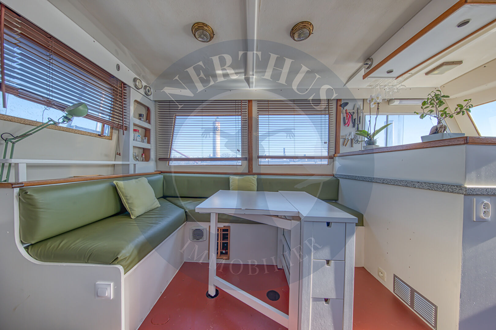 Photo logement atypique sur l'eau avec 2 chambres image 3/6