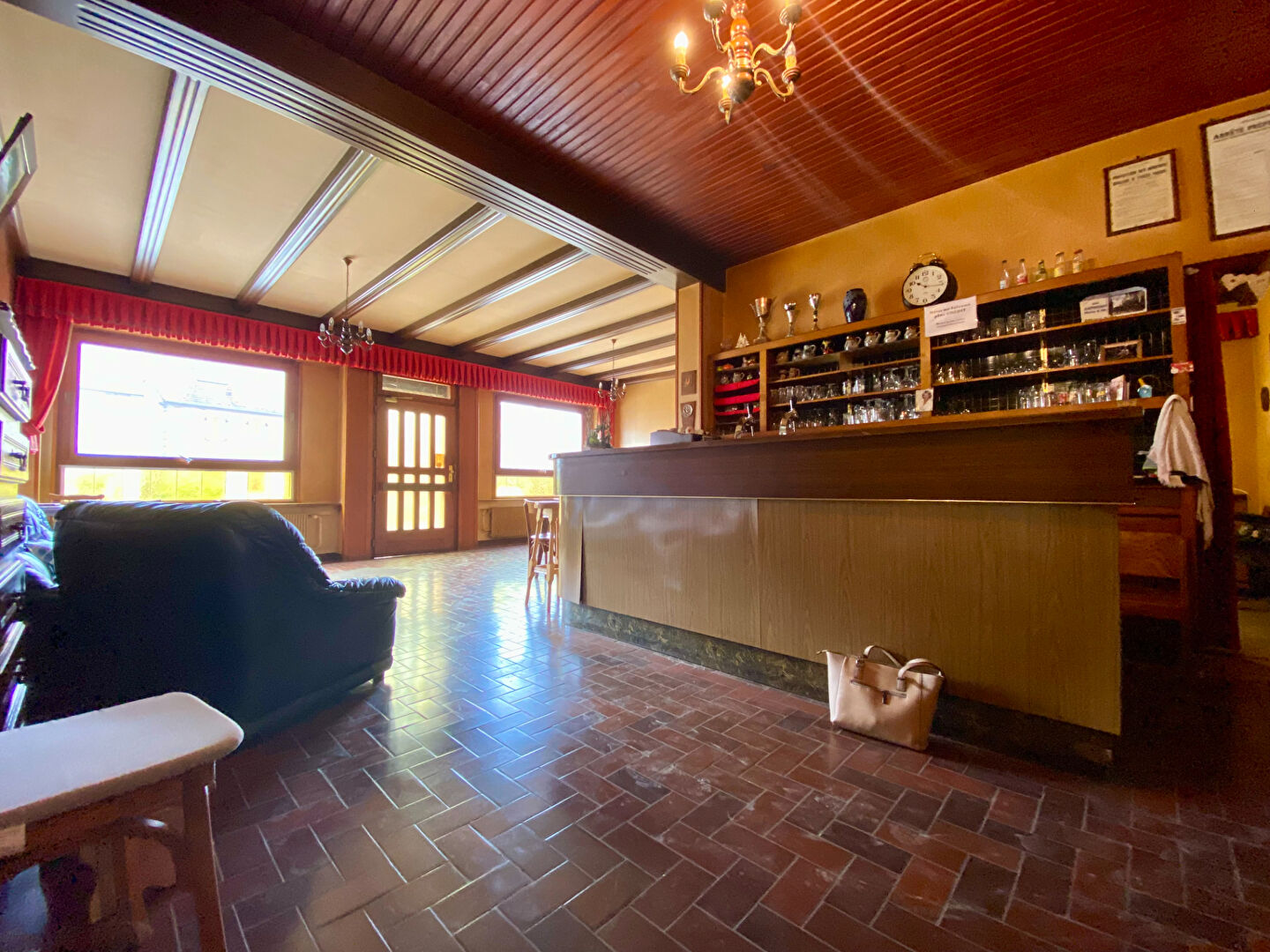 Photo Immeuble avec bar 340m2 à Butten image 2/6