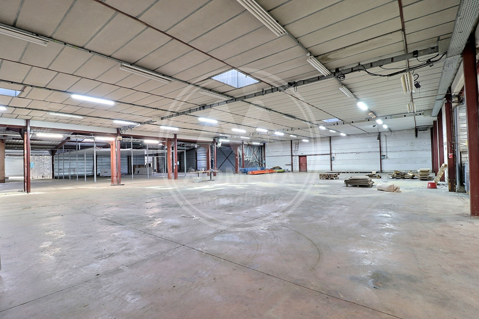 Photo Local professionnel Dunières 400 m² image 2/6