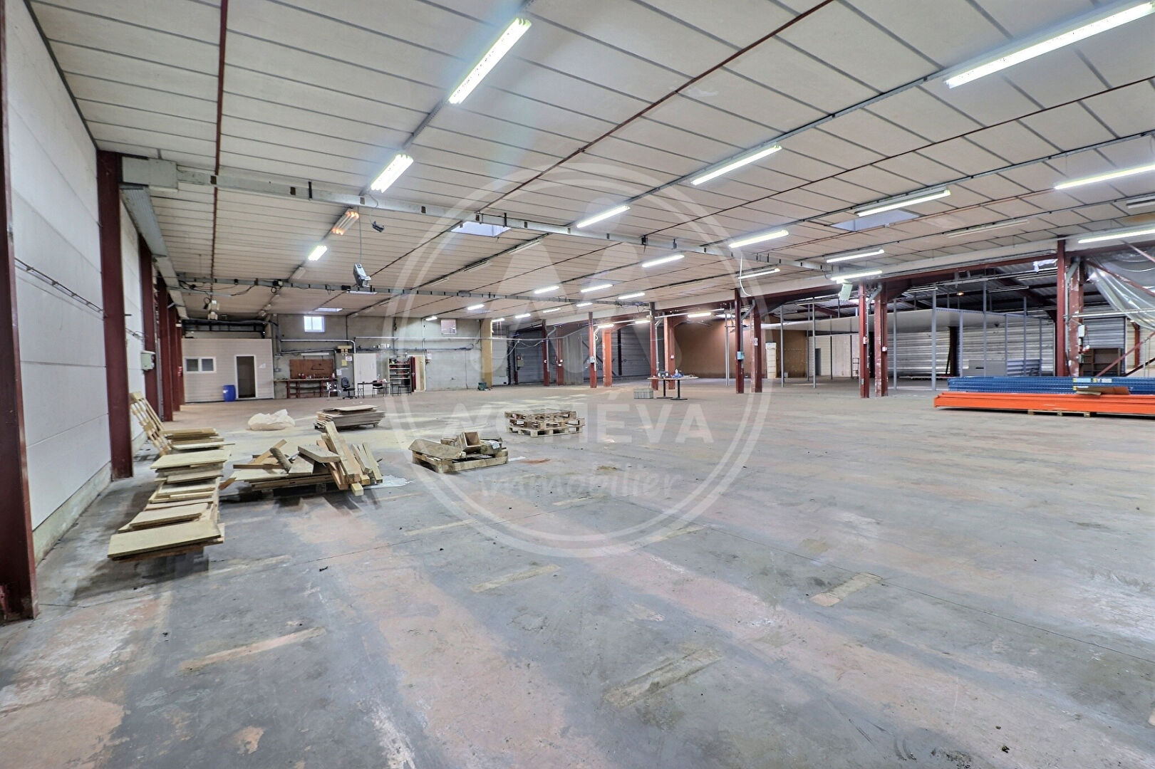 Photo Local professionnel Dunières 400 m² image 5/6