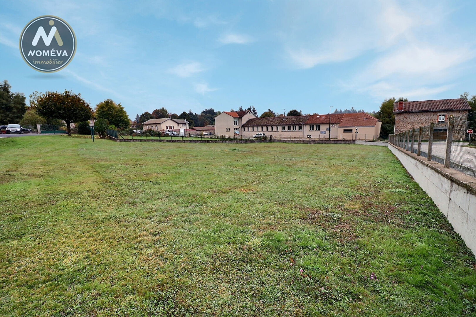 Photo Terrain constructible - Lapte 1000 m² image 3/4