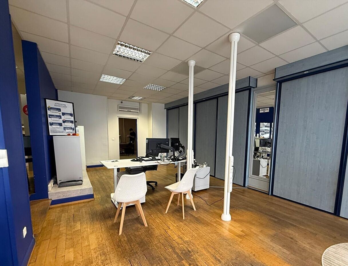 Local commercial - 3 pièces - 138m²