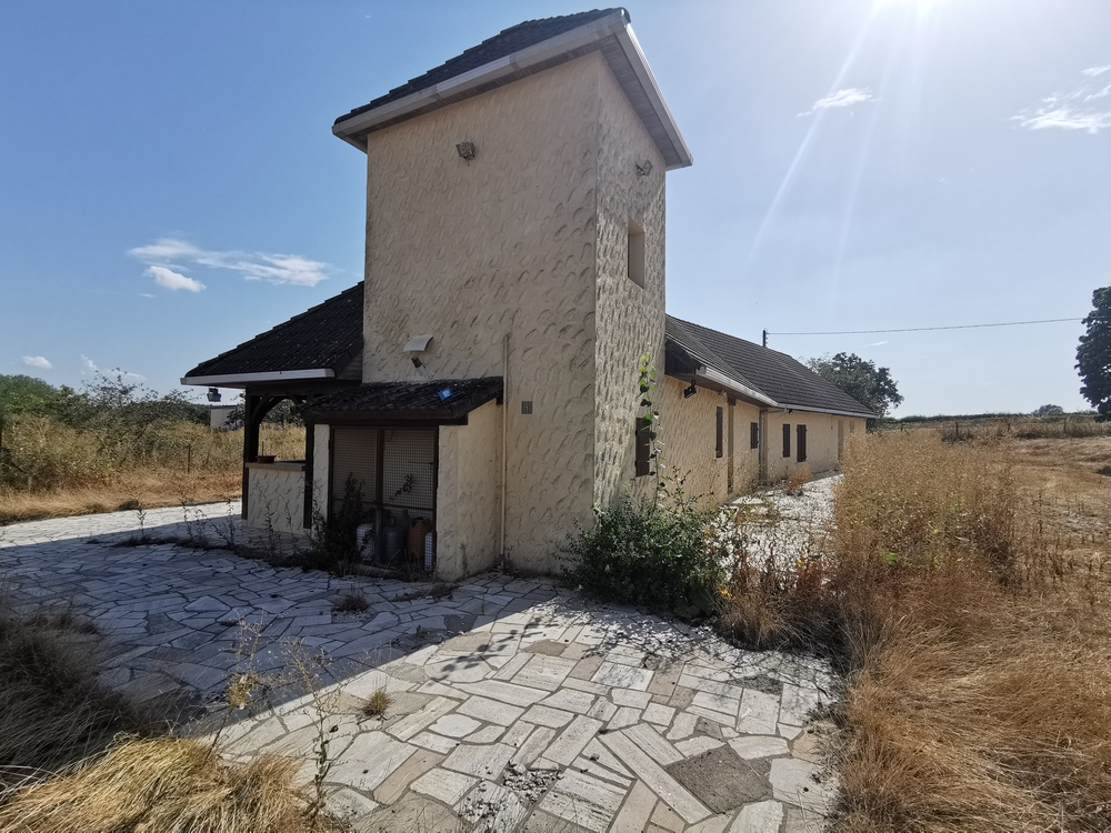 Maison 7 pièces de 200 m2
Maison 7 pièces de 200 m2