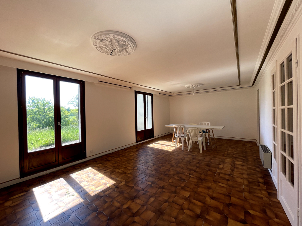 Maison familiale 7 pièces
Maison familiale 7 pièces