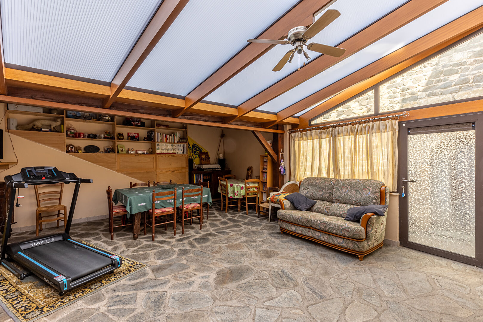 Maison familiale de 7 pièces de 165 m2
Maison familiale de 7 pièces de 165 m2