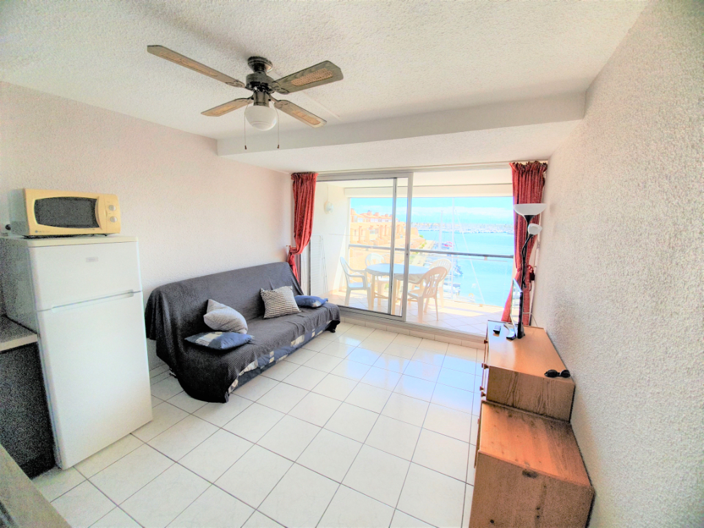 Photo T2 cabine avec vue sur le port image 3/6