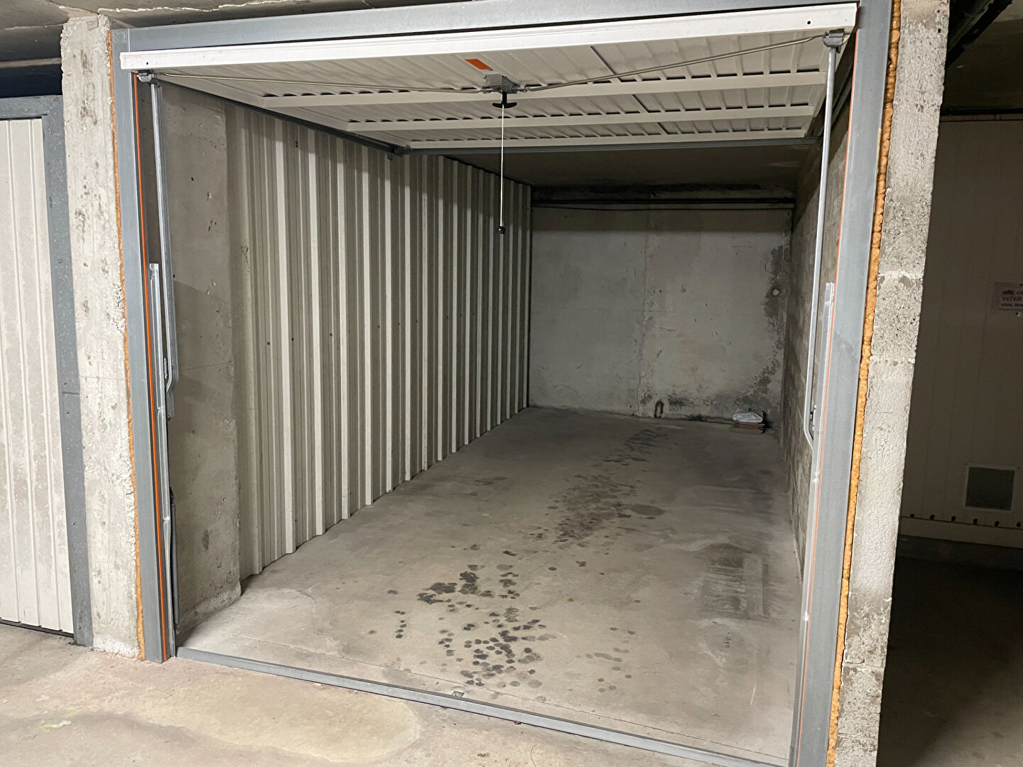 Garage fermé / A LOUER