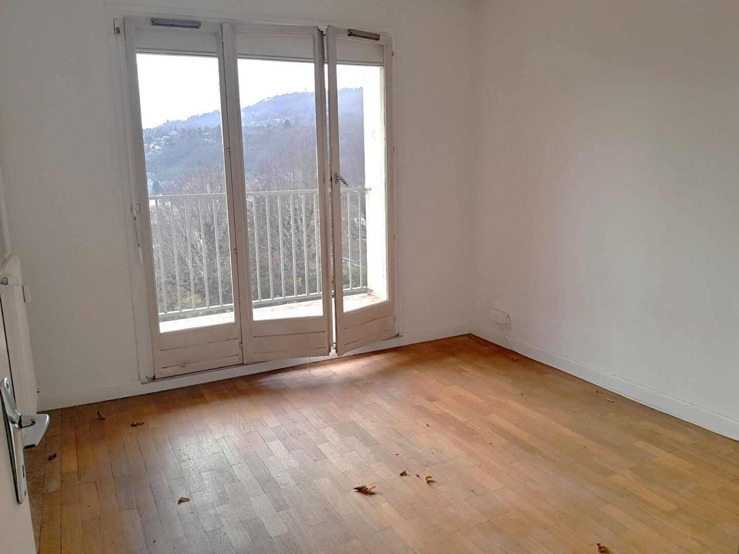 Photo FONTAINES SUR SAONE - T3 DE 69M² avec balcon et parking. image 4/6