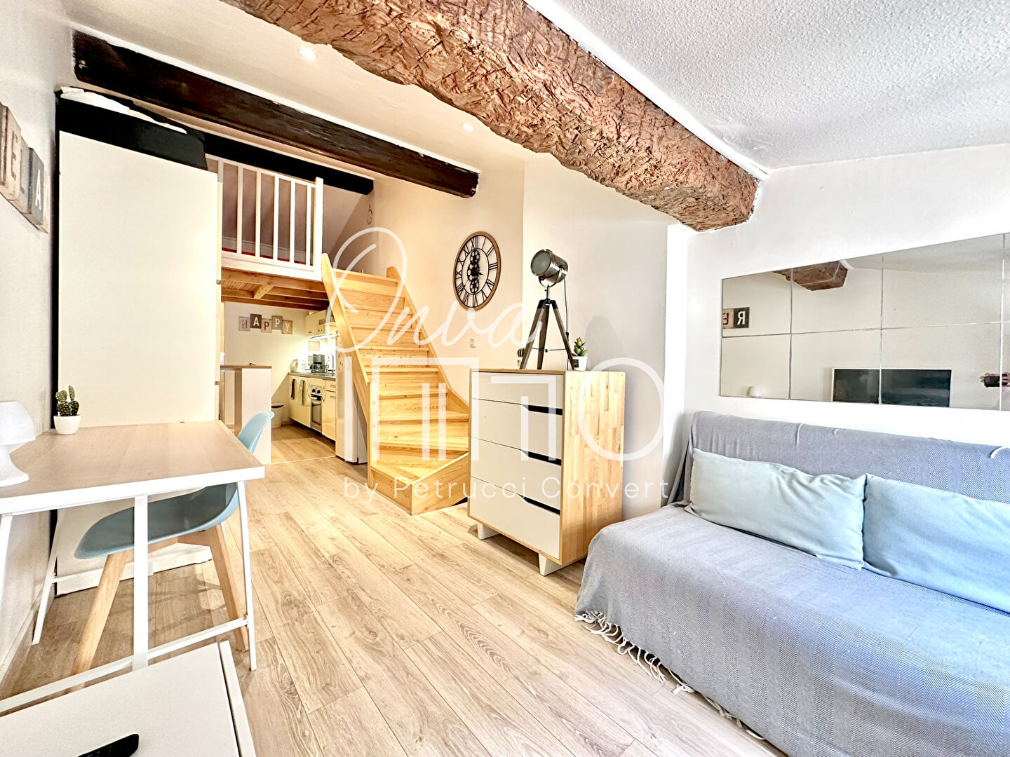 Photo Hôtel de Ville - Rue de l'Arbre Sec - T1/T2 en duplex de 28m² vendu loué image 3/6