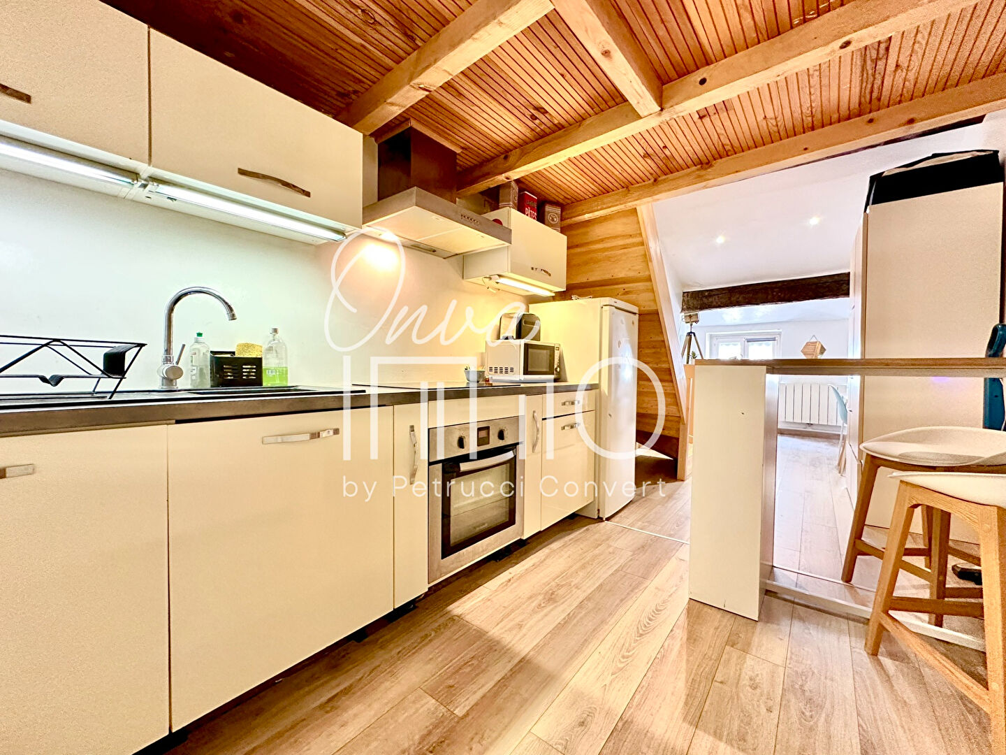 Photo Hôtel de Ville - Rue de l'Arbre Sec - T1/T2 en duplex de 28m² vendu loué image 4/6