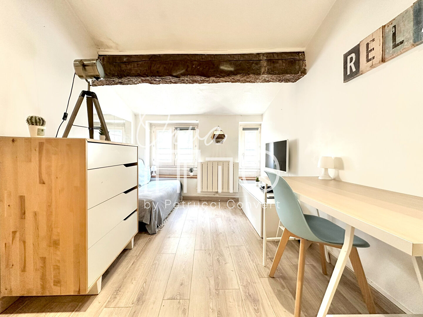 Photo Hôtel de Ville - Rue de l'Arbre Sec - T1/T2 en duplex de 28m² vendu loué image 5/6
