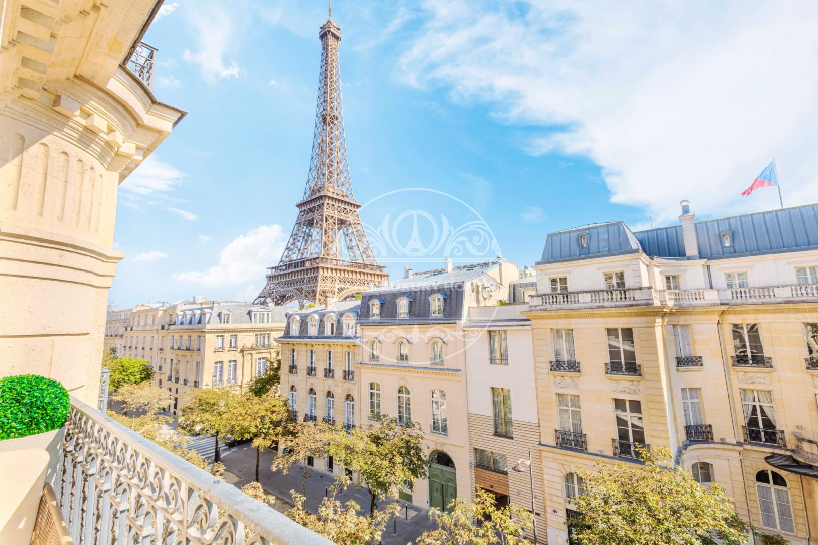 Appartement de prestige avec vue Tour Eiffel à Paris 7ème !