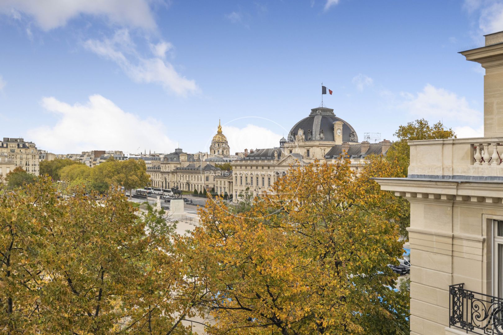 Photo Appartement de prestige avec balcon, vue Tour Eiffel et inva image 3/6