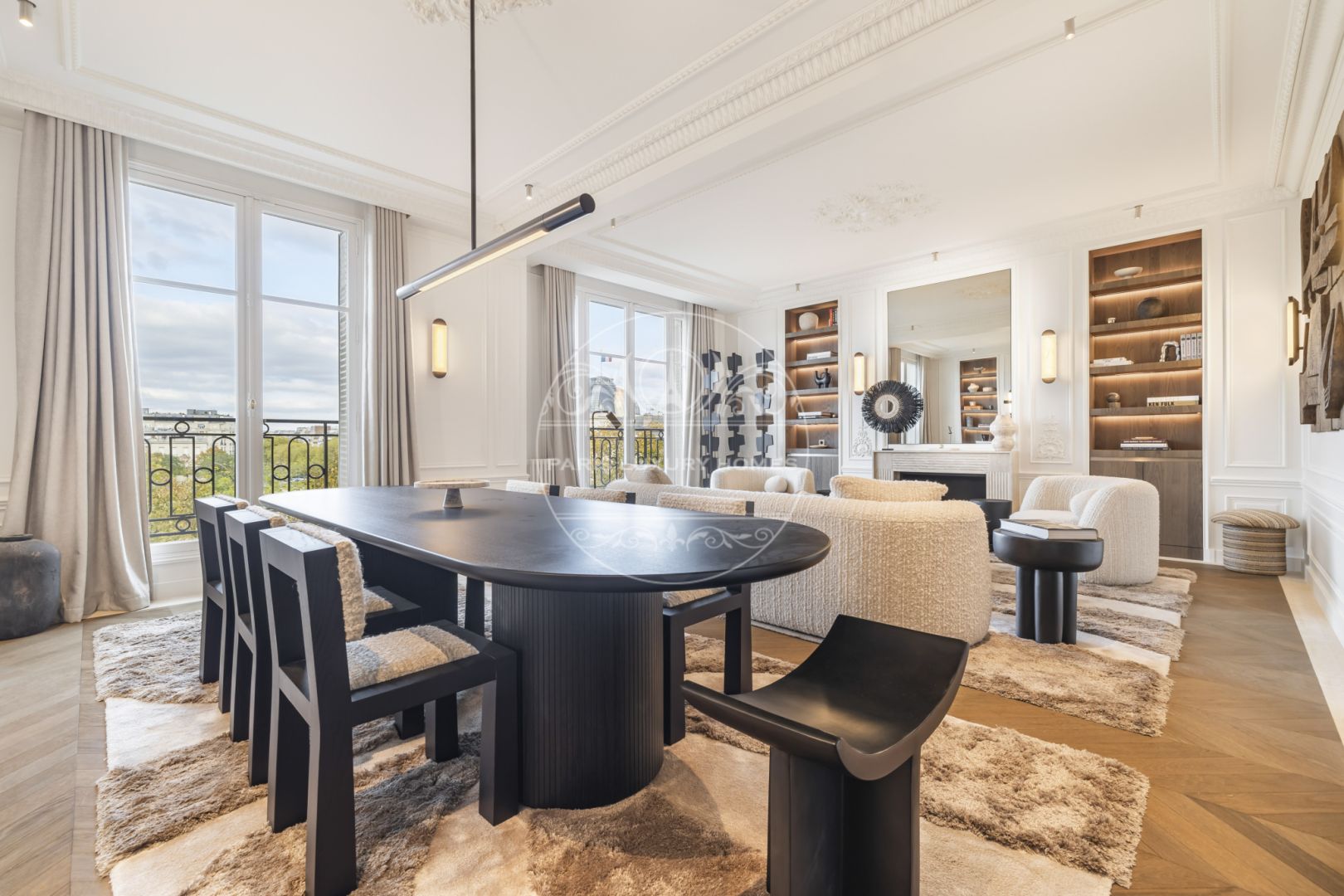 Appartement de prestige avec balcon, vue Tour Eiffel et inva