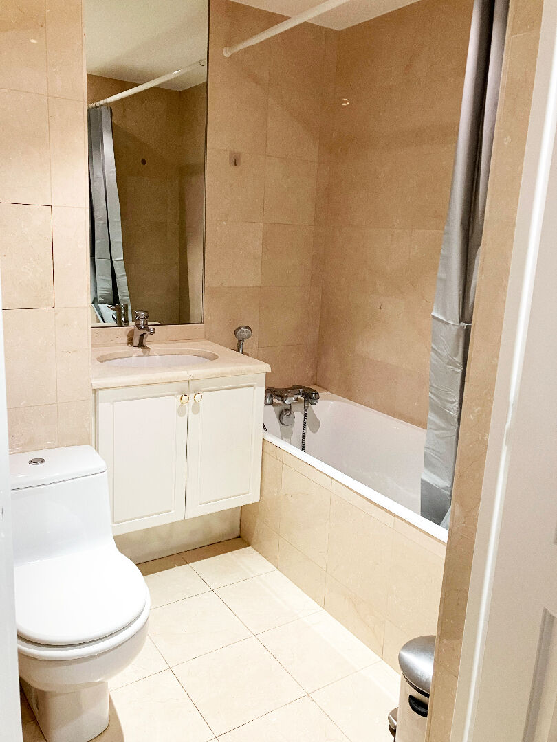 Photo Grand studio 38 m2 Excellant état 2ème étage avec vue sur jardin image 5/6