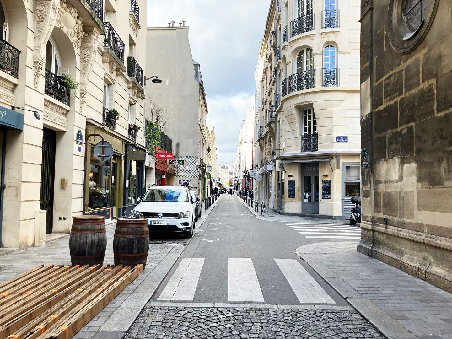 Photo Cession de bail : Boutique de 80 m2 dont 40 m2 en sous-sol accessible au public - PASSY image 3/4