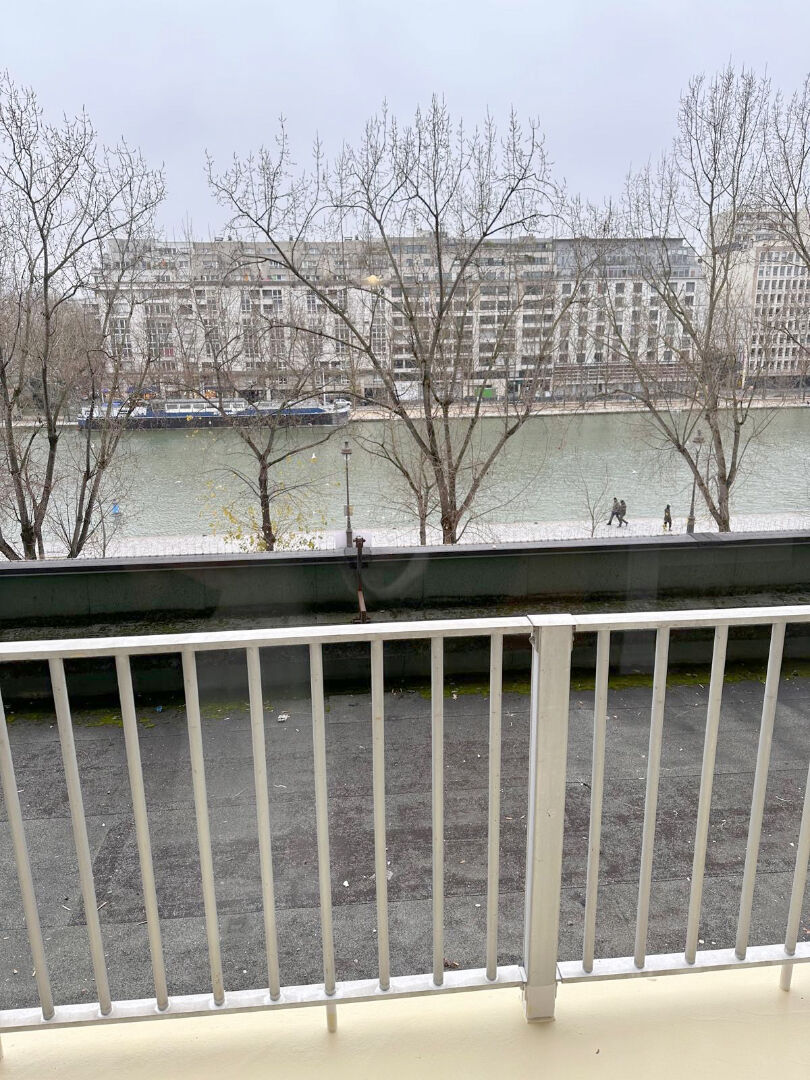 Photo Beau 3/4 pièces de 86m2 rénové et ensoleillé avec balcon filant sur quai de Seine. Parking possible image 5/6