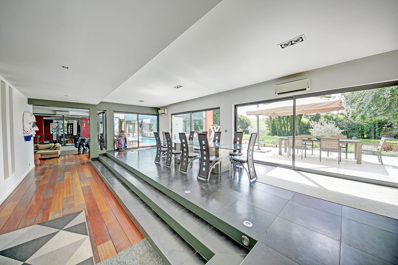 Photo Maison 10 pièce(s) 900 m2 image 2/6