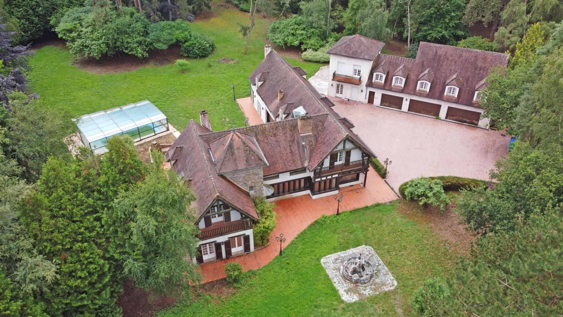 Propriété - 628 m² - Poigny La Forêt