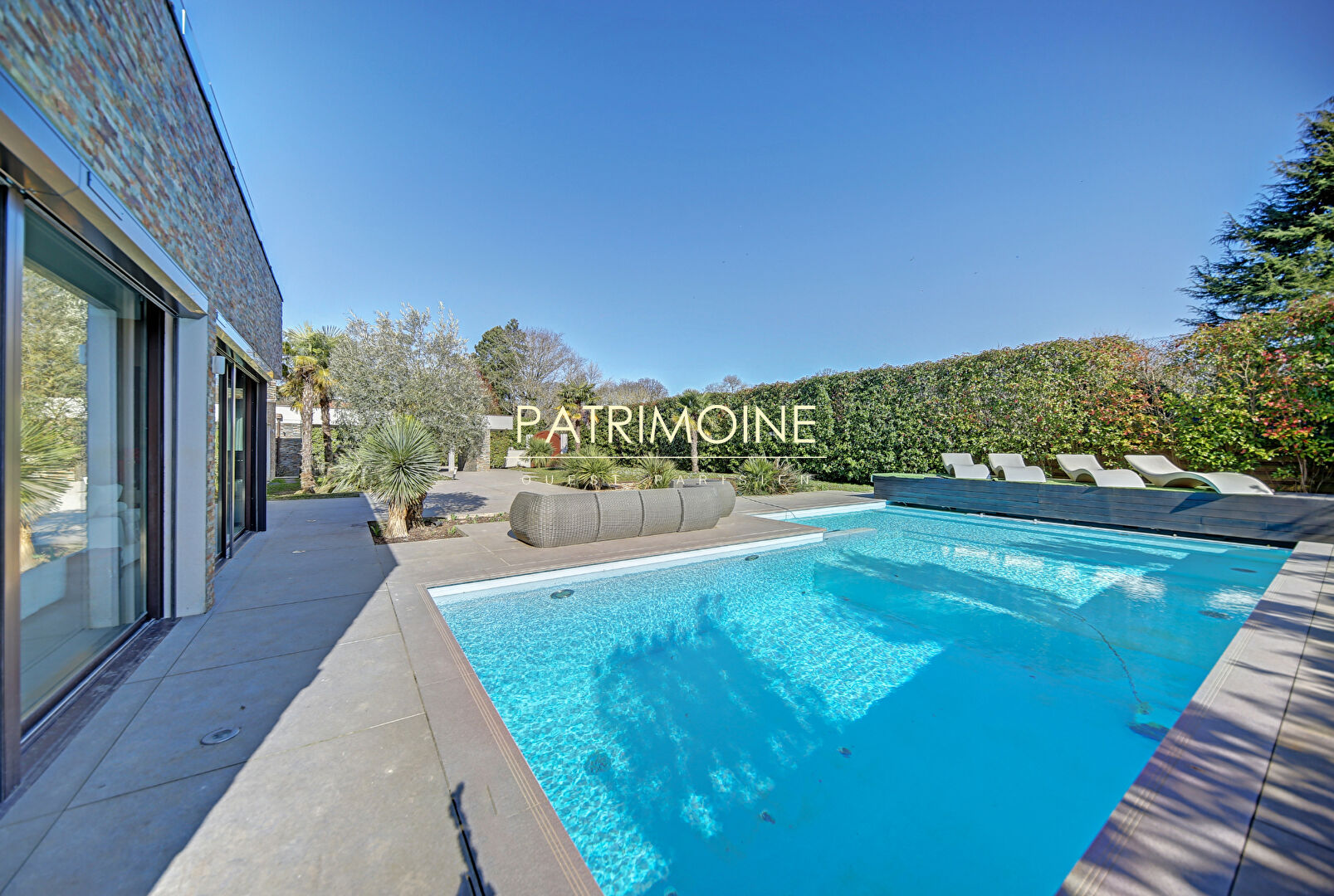 Photo Maison Feucherolles 9 pièce(s) 837.62 m2 image 2/6