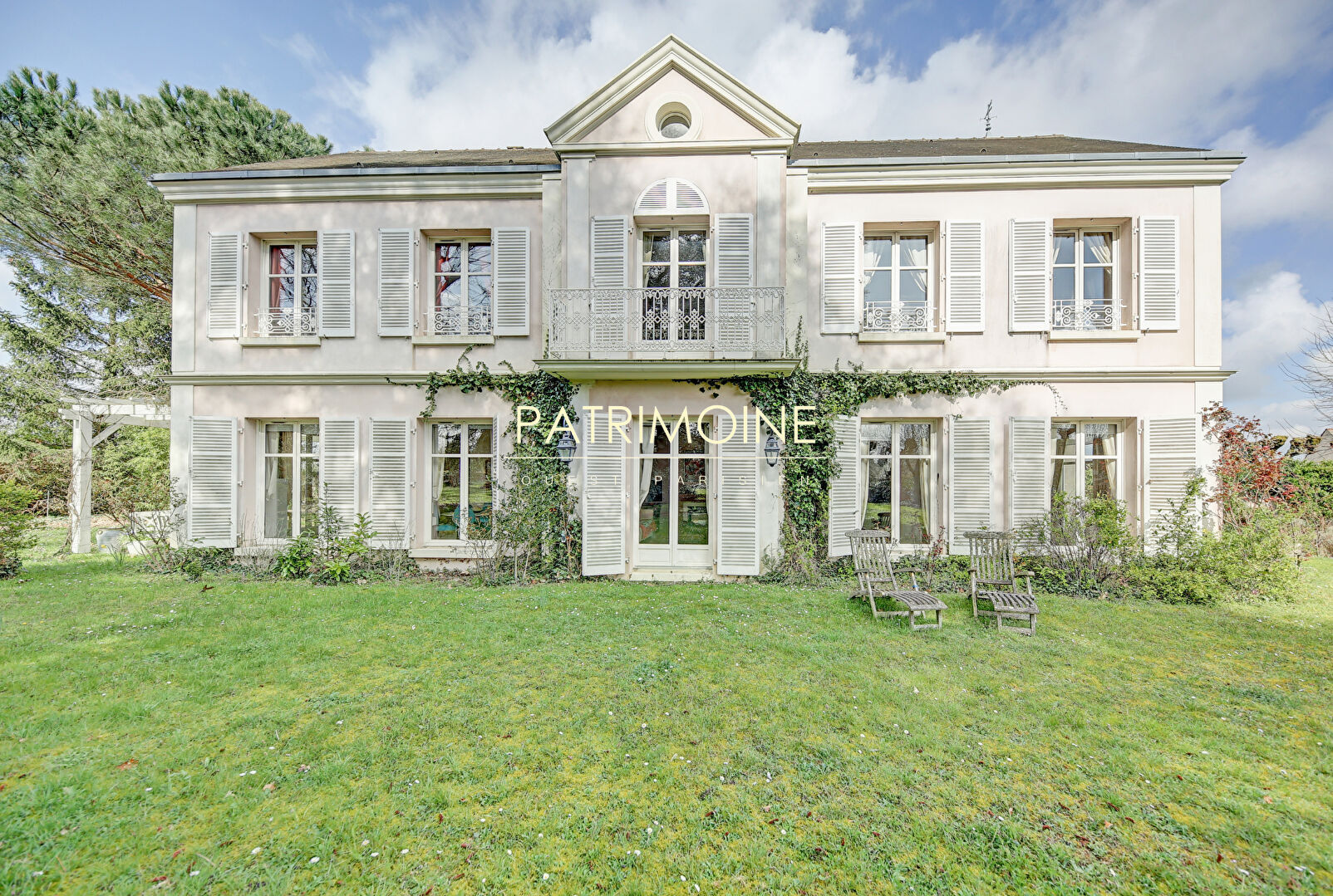 Photo Maison Mere 6 pièce(s) 249.17 m2 image 1/6