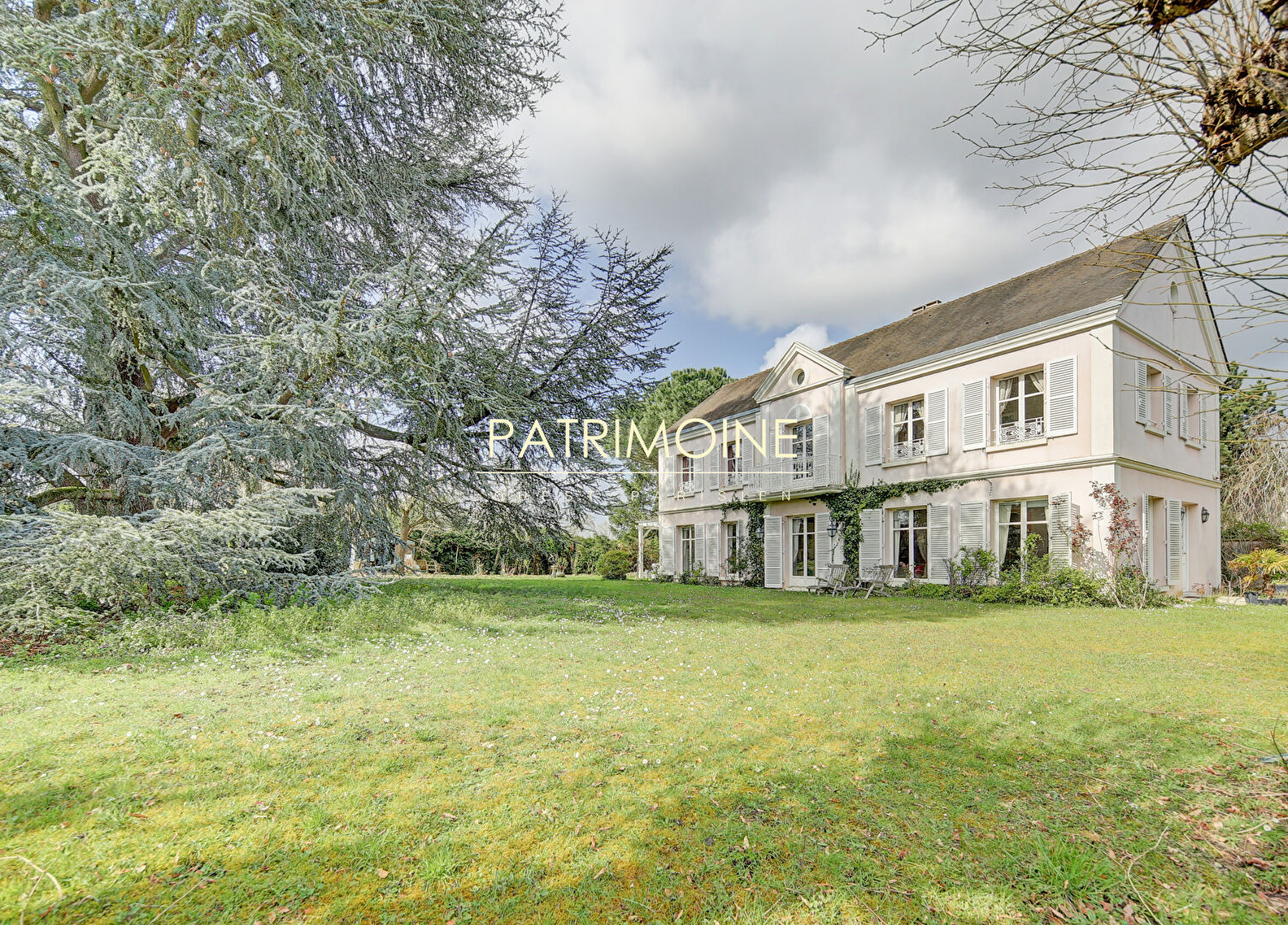 Photo Maison Mere 6 pièce(s) 249.17 m2 image 1/6