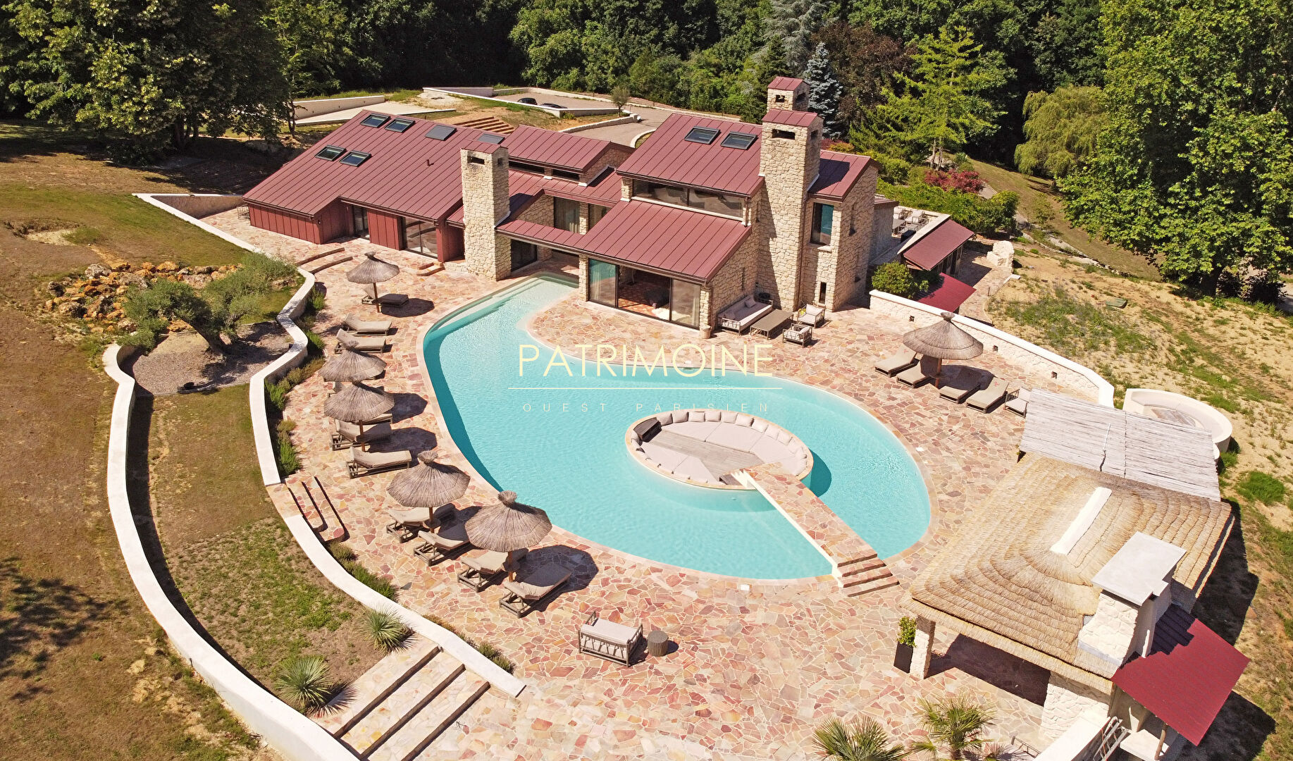 Propriété Milon La Chapelle 700 m2 sur 2.5 hectares de terrain