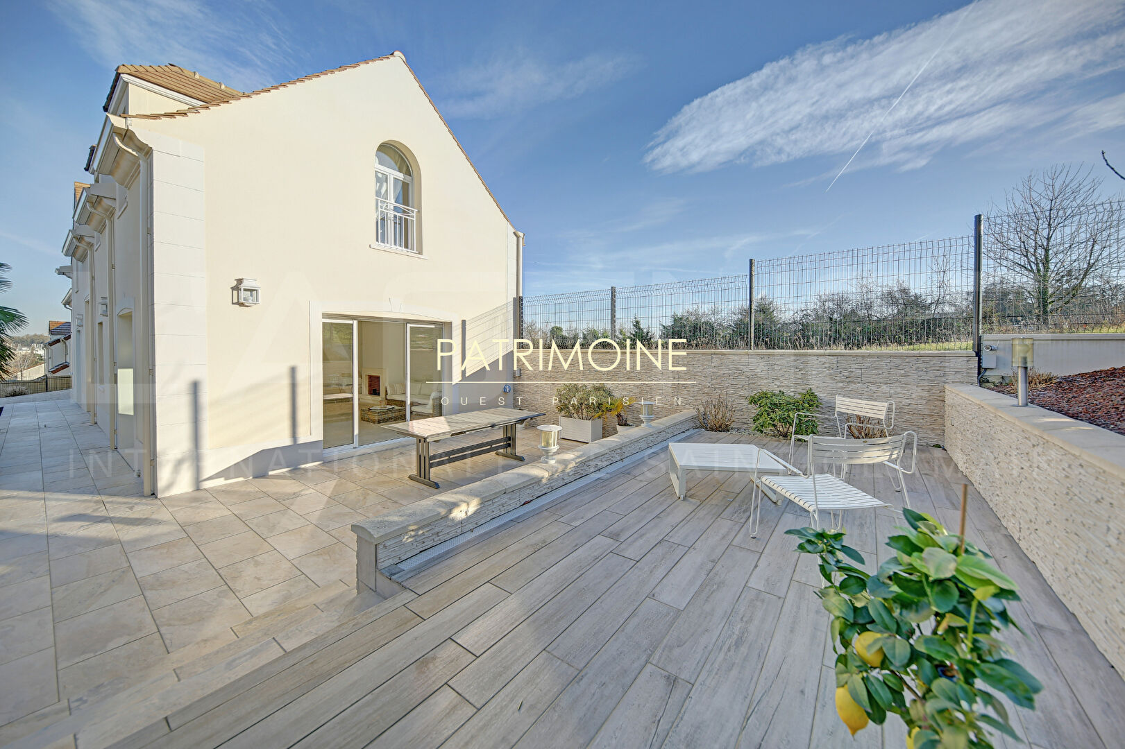 Photo Maison Maurecourt 6 pièce(s) 159 m2 image 1/6