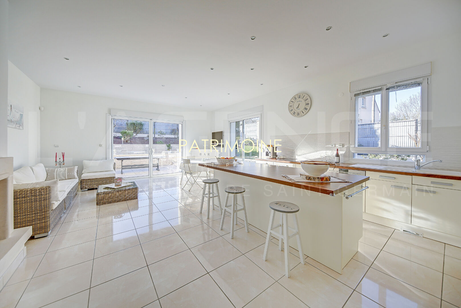 Photo Maison Maurecourt 6 pièce(s) 159 m2 image 2/6