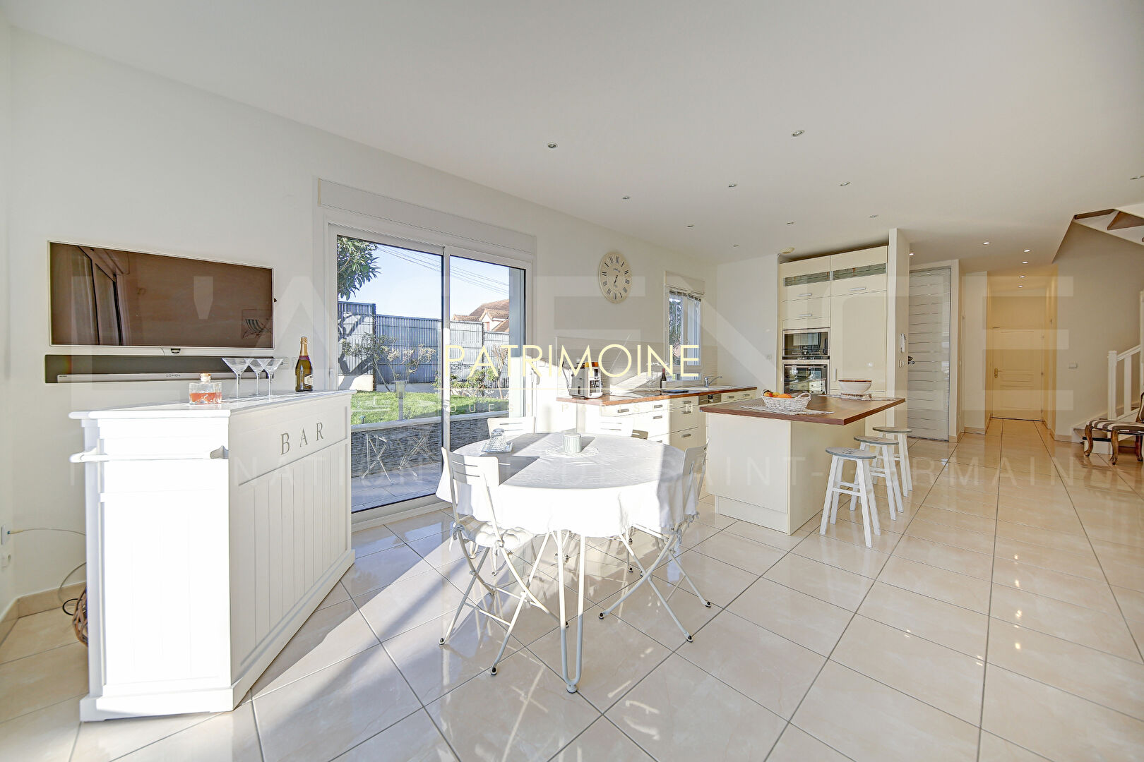 Photo Maison Maurecourt 6 pièce(s) 159 m2 image 6/6